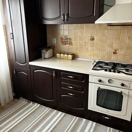 Lalelelor Apartment 수체아바 외부 사진